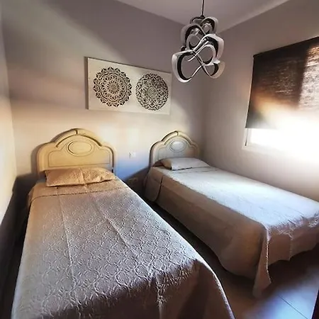 Casa Llena De Luz En Benajarfe 贝纳哈拉菲